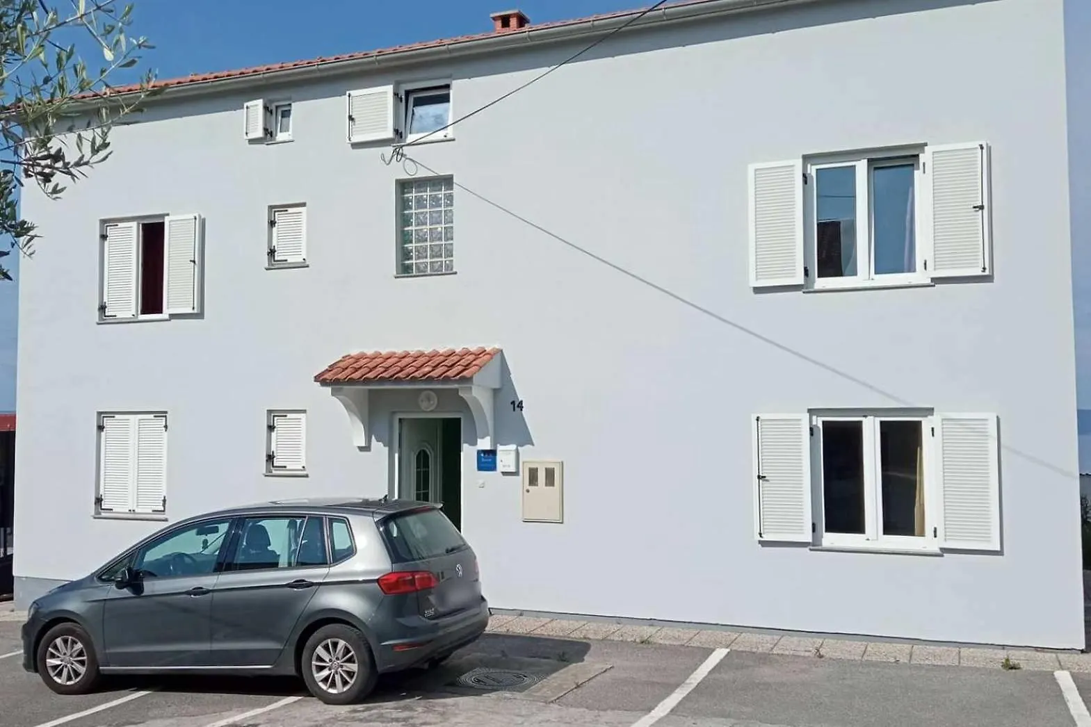 Apartments With A Parking Space Njivice, Krk - 21773 contacts